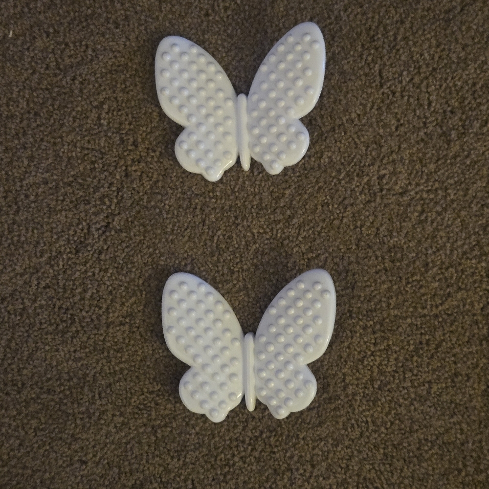 Vintage- 80s- Burwood Products Co.- White Plastic Hobnail Butterflies Hangers